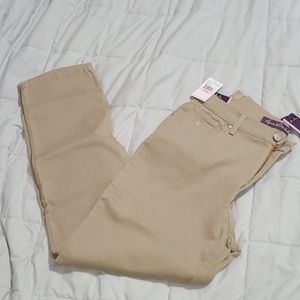 NWT Gloria Vanderbilt Slimming Jean